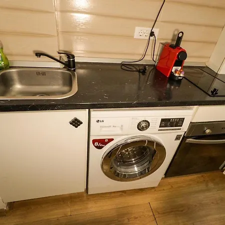 Seren I W Dryer, Near Old Town, Central, Quiet